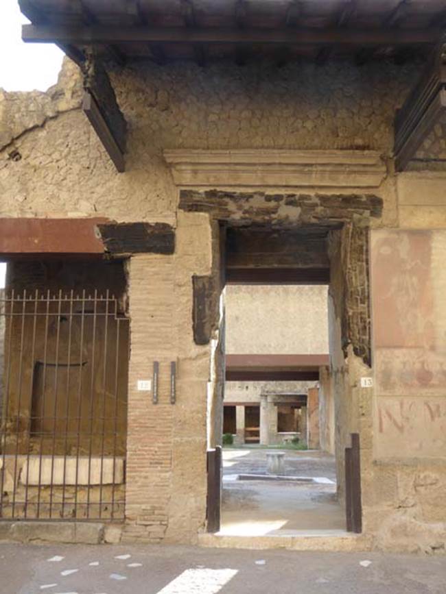VI 13, Herculaneum, September 2015. Entrance doorway with carbonised wood.
Photo courtesy of Michael Binns.